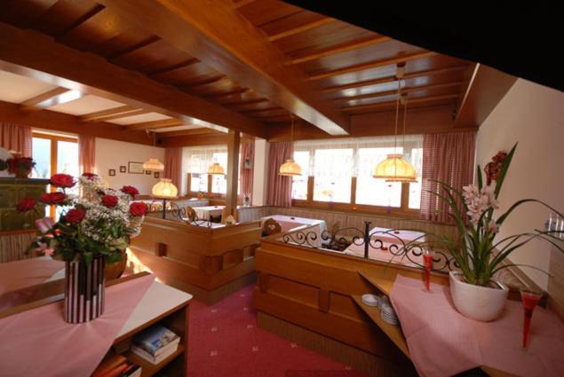 Hotel-Pension Flora Saalbach-Hinterglemm Dış mekan fotoğraf